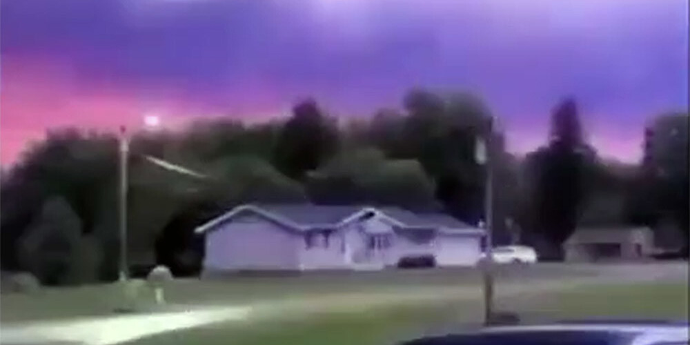 Soctīklos publicēts video, kurā aculieciniekam izdevies iemūžināt reti skaistu negaisu