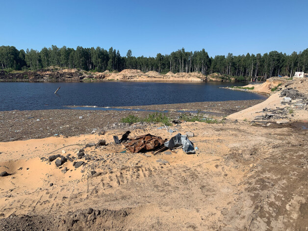 Tik ar azbestu piesārņota ūdens tilpni kā Acones karjerā, līdzās TEC-2, sen nav redzēta.