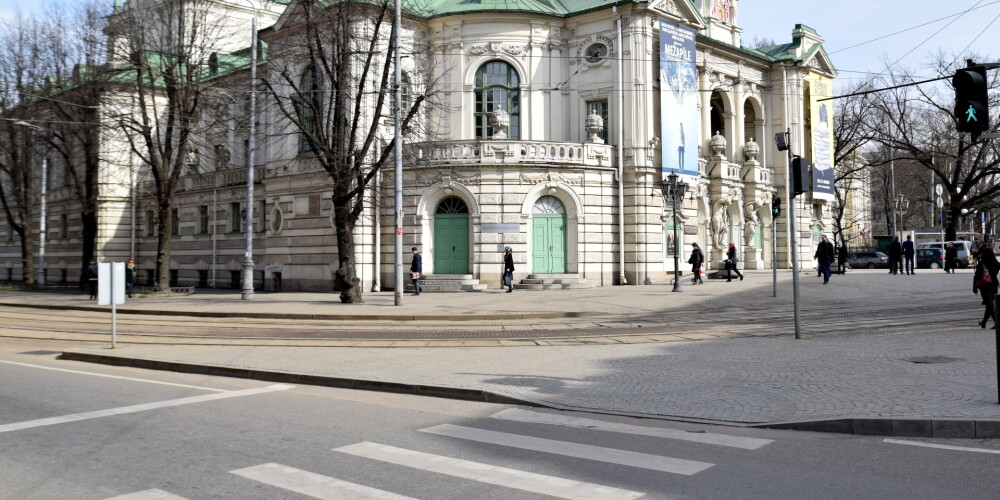 Apsekos Latvijas Nacionālā teātrī notiekošos būvniecības darbus