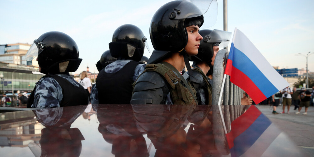 Krievijas varasiestādes sāk tiesvedību pret Maskavā aizturētajiem protestētājiem