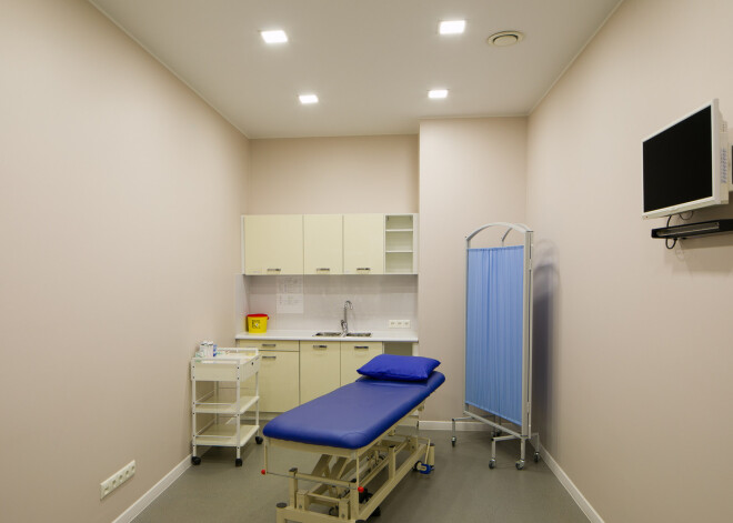 Medicīnas centrs sola bezmaksas pārbaudes, bet patiesībā iejūdz parādos uz 2 gadiem