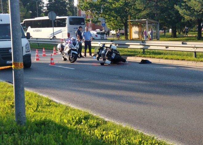 Ogrē pakaļdzīšanās laikā avarējušais policijas motocikls bijis bez tehniskās apskates