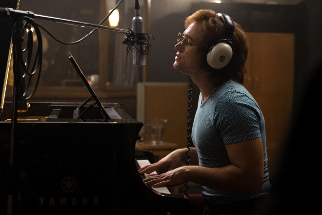 Tarons Edžertons Eltona Džona lomā filmā "Rocketman".