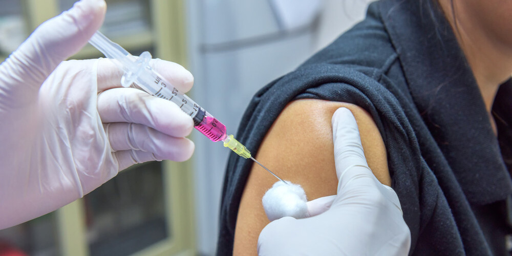 Latvijā daudzi nepotējas, jo trūkstot naudas bezmaksas vakcīnai