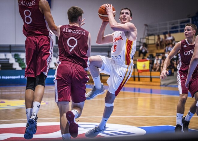 U-18 basketbolistiem pārliecinoša sakāve pret Spāniju Eiropas čempionāta astotdaļfinālā