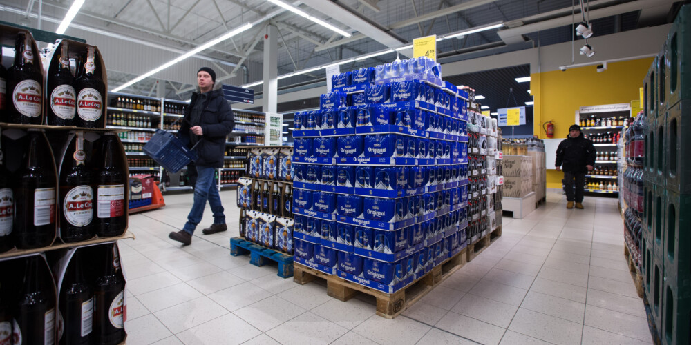 Ministrs: ar samazināto akcīzi izdevies likt somiem alkoholu atkal pirkt Igaunijā