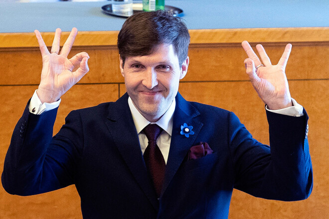 Igaunijas finanšu ministrs Martins Helme sacīja, ka sākotnējie dati ir iepriecinoši un, viņaprāt, valdības mērķis, samazinot akcīzes nodokli alkoholam, ir sasniegts.