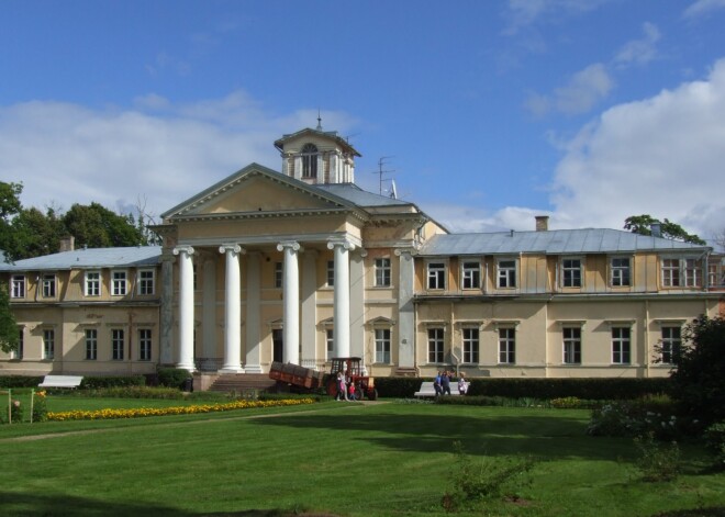 Par gandrīz 3 miljoniem tirgo Krimuldas muižu Gaujas senlejā