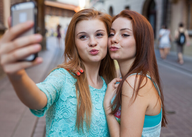 Interneta sarakstēs aicina bērnus izģērbties kameras priekšā... Kailfoto izspiešana: kā rīkoties vecākiem?