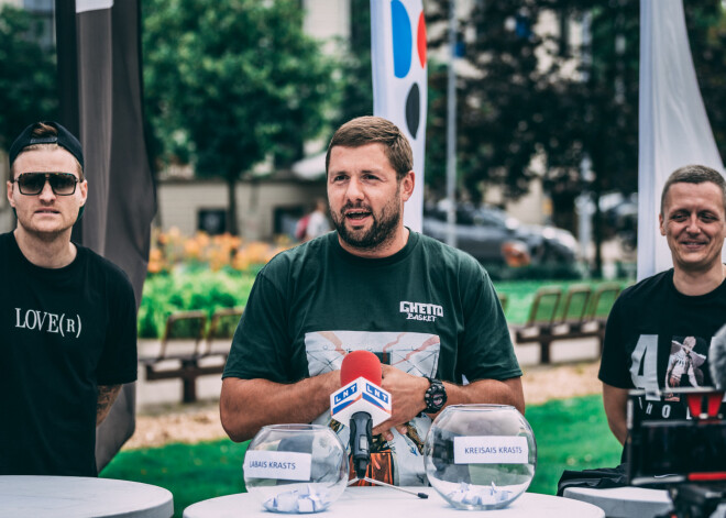 Klātesot basketbola cienītājiem un virknei sabiedrībā zināmu sporta draugu, noskaidroti desmitā diennakts basketbola turnīra “Krastu mačs” dalībnieki.