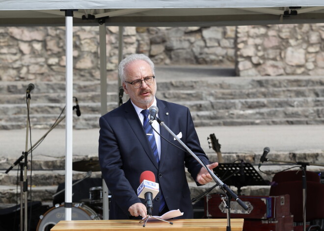 Valsts prezidents Egils Levits uzrunā klātesošos Latvijas politiski represēto personu ikgadējā salidojumā.