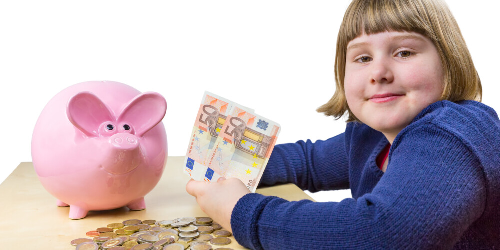 Kā bērniem mācīt veselīgu attieksmi pret naudu no bērnības?