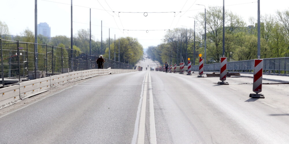 Uz Deglava tilta nepieciešamos papildu darbus vislētāk gatavs veikt pašreizējais remontētājs "Kauno tiltai"