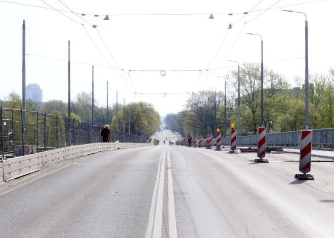 Uz Deglava tilta nepieciešamos papildu darbus vislētāk gatavs veikt pašreizējais remontētājs "Kauno tiltai"