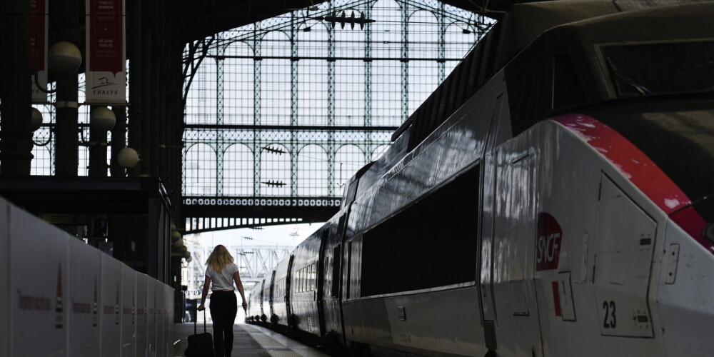 Vīrietis Francijā piedāvājis apmaksāt pusaudzes vilciena sodu, ja pretī saņems seksuālus pakalpojumus