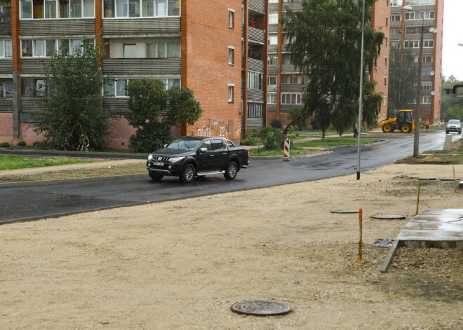 Bolderājā, kvartālā starp Finiera ielu un Gobas ielu, patlaban tiek veikti vērienīgi iekškvartālu remontdarbi, kur līdz augusta beigām būs aptuveni 10 000 kvadrātmetru jauna asfalta uz ielām un ietvēm, kā arī tiks labiekārtota zaļā zona.