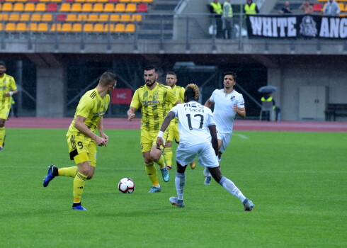 UEFA Eiropas līgas kvalifikācijas spēle Daugavas stadionā, kurā tiekas futbola klubi "Ventspils" un Portugāles vienība Gimaraišas  "Vitoria".