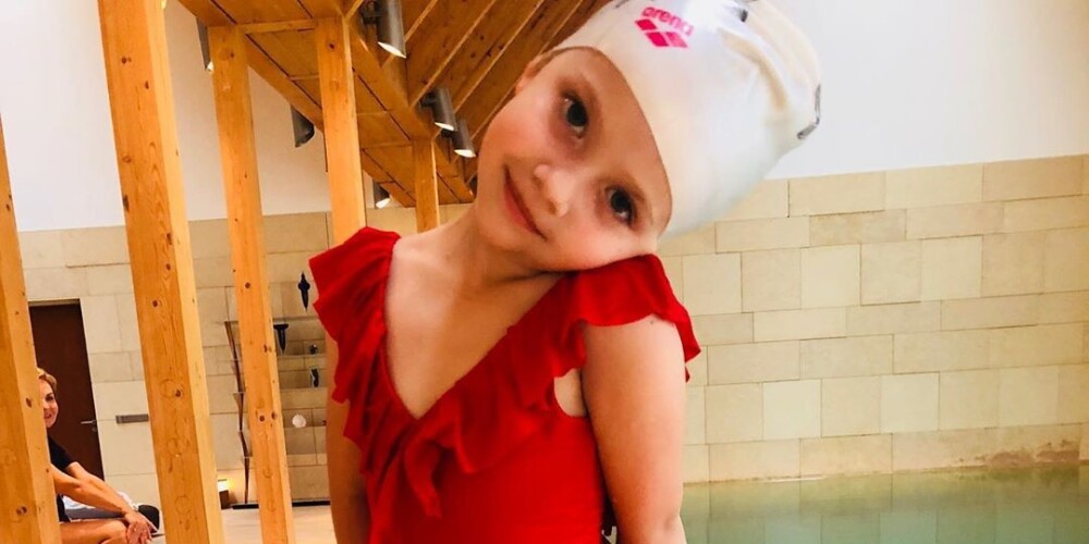 Алла Пугачева показала 5-летнюю дочь Лизу в дизайнерском купальнике
