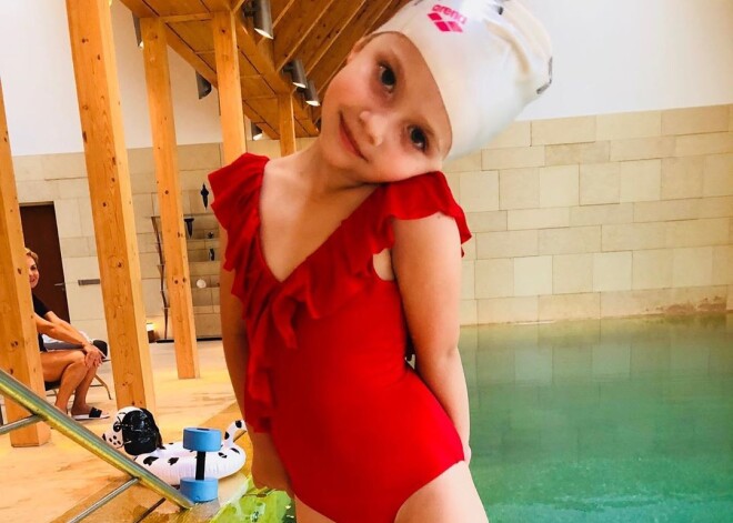 Алла Пугачева показала 5-летнюю дочь Лизу в дизайнерском купальнике