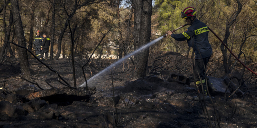 Grieķijā izsludināts augstākās pakāpes brīdinājums par savvaļas ugunsgrēkiem