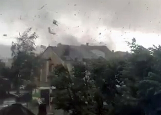 VIDEO: Luksemburgā plosījies iespaidīgs tornado, kas ievainojis 19 cilvēkus