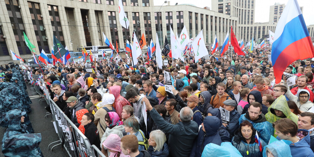Mītiņā Maskavā sanāk 50 000 cilvēku; aizturēta Navaļnija sabiedrotā Ļubova Soboļa