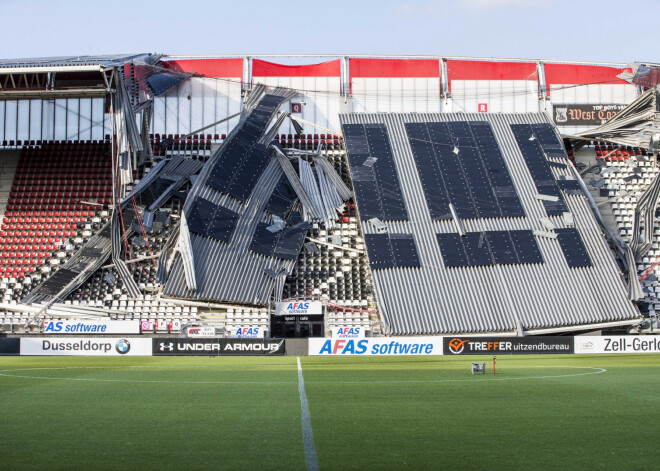 Iebrucis Nīderlandes futbola kluba "Alkmaar" stadiona jumts