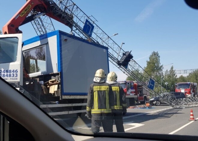 Из-за столкновения трех автомашин возле Дарзини было блокировано движение на Саласпилс