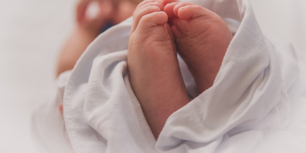 Valdība piešķir 8500 eiro Stradiņa slimnīcā dzimušo trīnīšu vecākiem