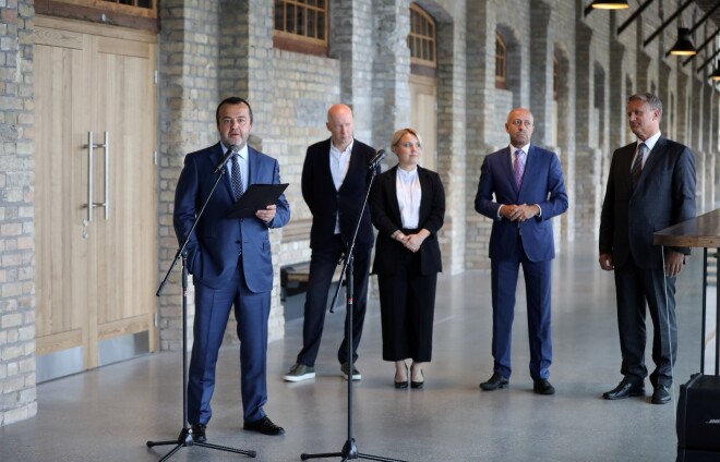Pillar Development valdes priekšsēdētājs Ernests Bernis Hanzas perona atklāšanā.