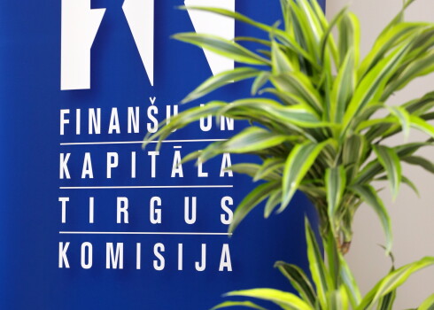 Finanšu un kapitāla tirgus komisijas logo.