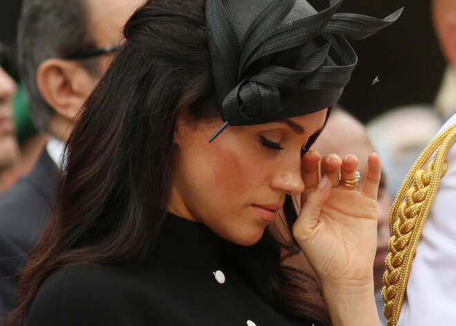 Птица в клетке: Герцогиня Меган "ужасно тоскует" в королевском дворце