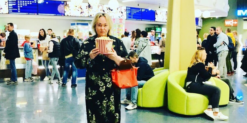 "Колхоз на выпасе": Ларису Гузееву высмеяли за ее наряд для похода в кино
