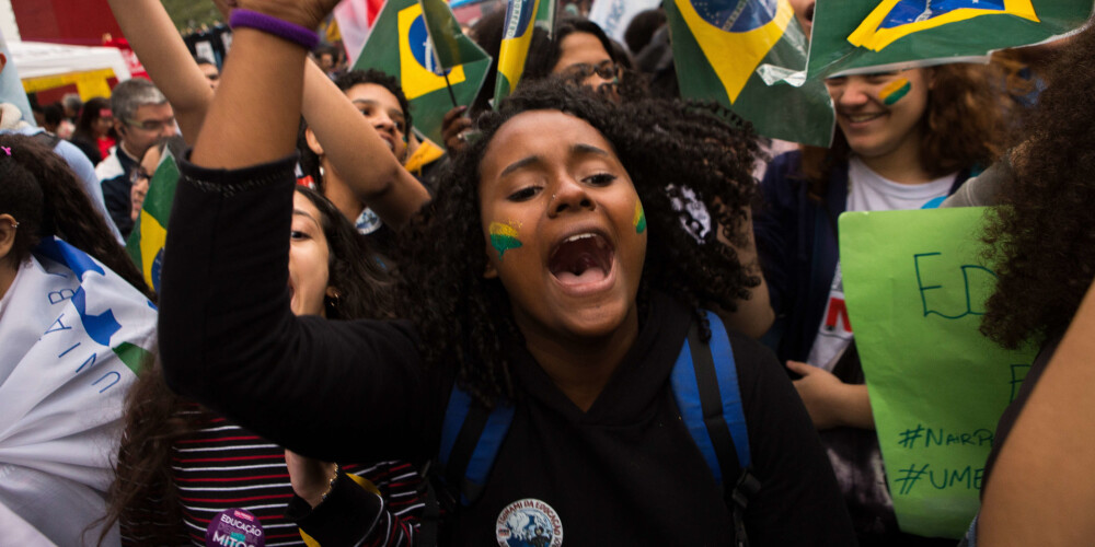 Brazīlijas indiāņu sievietes protestē pret Bolsonaru politiku