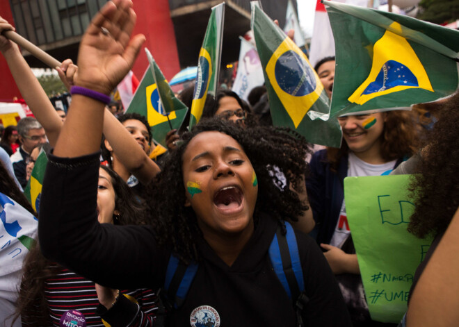 Brazīlijas indiāņu sievietes protestē pret Bolsonaru politiku