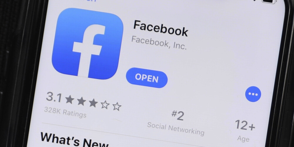 Mediji: "Facebook" algojis simtiem darbinieku, lai klausītos un atšifrētu lietotāju sarunas