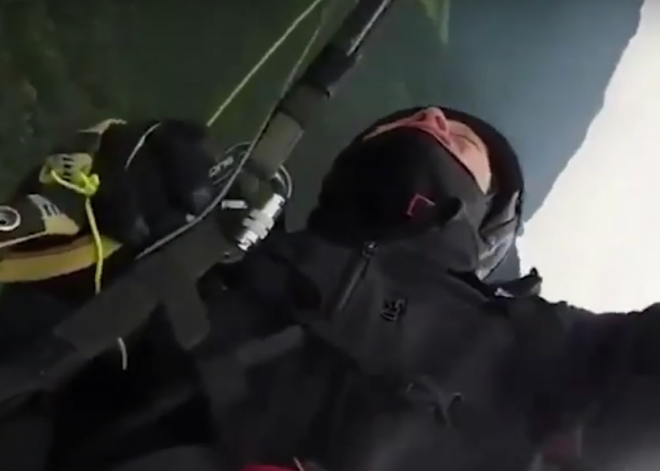 Парашютист снял свою смерть на видео: он запутался в стропах