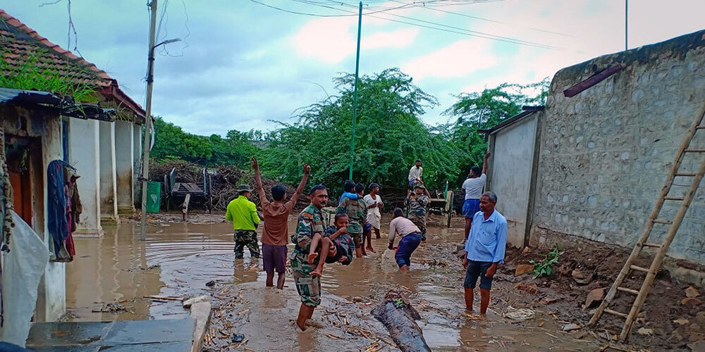 Indijā izsludināta jauna trauksme; plūdos bojāgājušo skaits sasniedzis 244