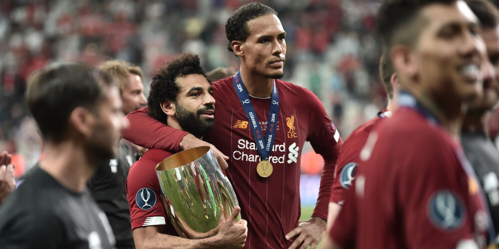 "Liverpool" futbolisti ar UEFA Superkausu.