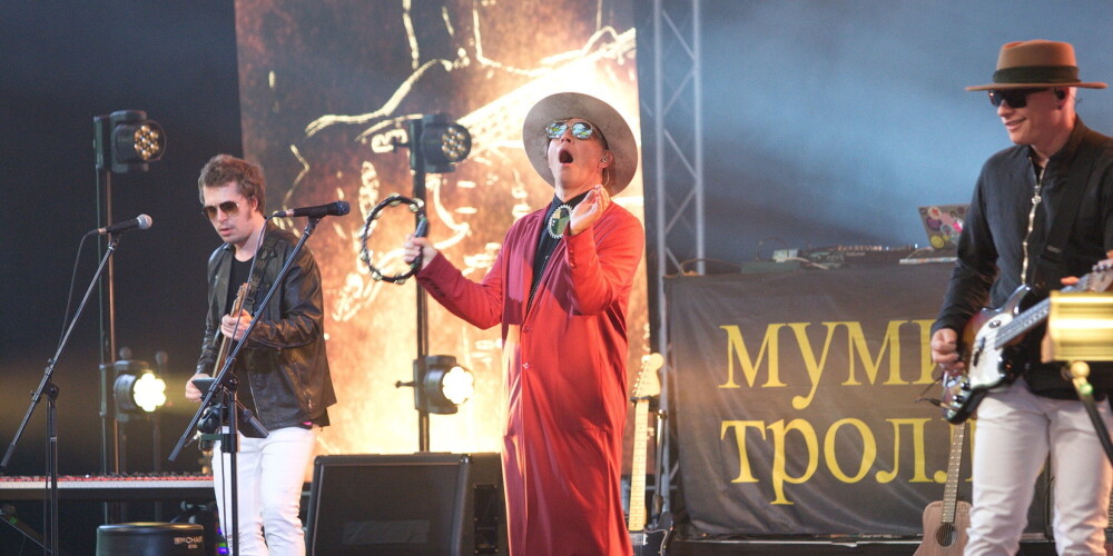 FOTO: Jūrmalā izskan krievu rokgrupas "Mumiy Troll" koncerts
