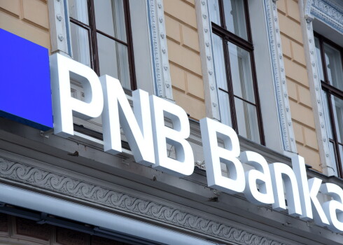 Apturēta "PNB bankas" darbība - pārtraukta finanšu pakalpojumu sniegšana, karšu un bankomātu darbība