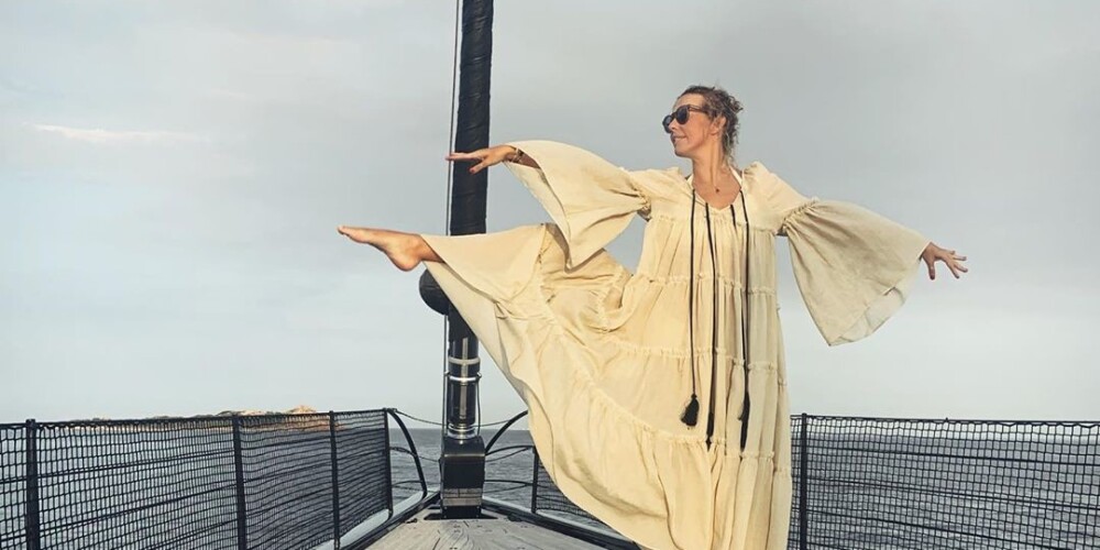 "Балерина из шкатулки": Ксения Собчак показала растяжку на яхте
