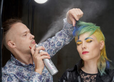 Dziedātāja Elīna Krastiņa darbojas kā modele frizierim Ilmāram Eglītim
