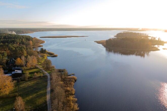 Ar mūsdienīgu dronu lidot patiešām ir ļoti vienkārši, un to, bez mazākā pārspīlējuma, spēj jebkurš.