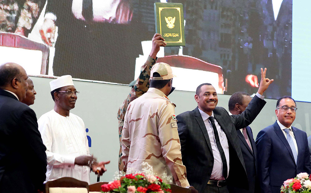Sudānas protesta kustība paraksta galīgo vienošanos par varas dalīšanu ar armiju