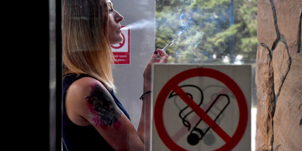 Par smēķēšanu neatļautā vietā ministrija grib pīpmaņus sodīt ar 100 eiro