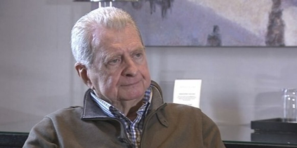 79-летний миллиардер Роджер Тамраз, который вместе с другими инвесторами приобрел акции "PNB banka" у российского финансиста Григория Гусельникова