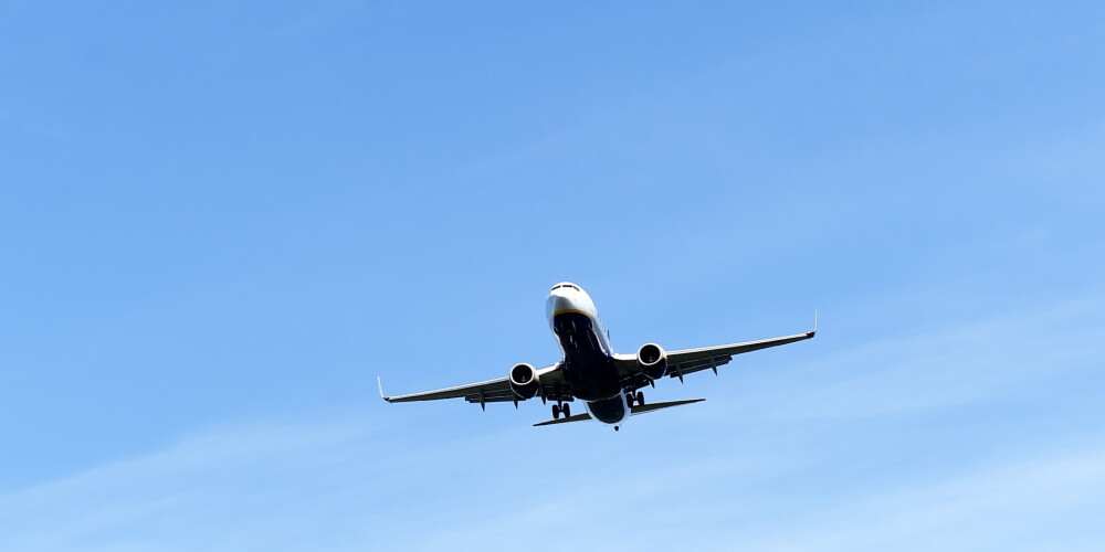 Ozolnieku iedzīvotāji vairs nespēj izturēt troksni - pašvaldība lūdz novirzīt lidmašīnu ceļus no novada gaisa telpas