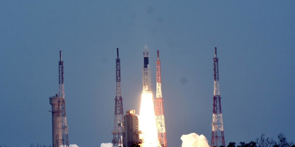 Indijas kosmosa kuģis ieiet Mēness orbītā