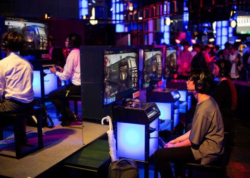 Pirms aptuveni 25 gadiem dibinātais "Insomniac Games" izstrādā videospēles, kas paredzētas tikai "Sony" videospēļu konsolēm "PlayStation".